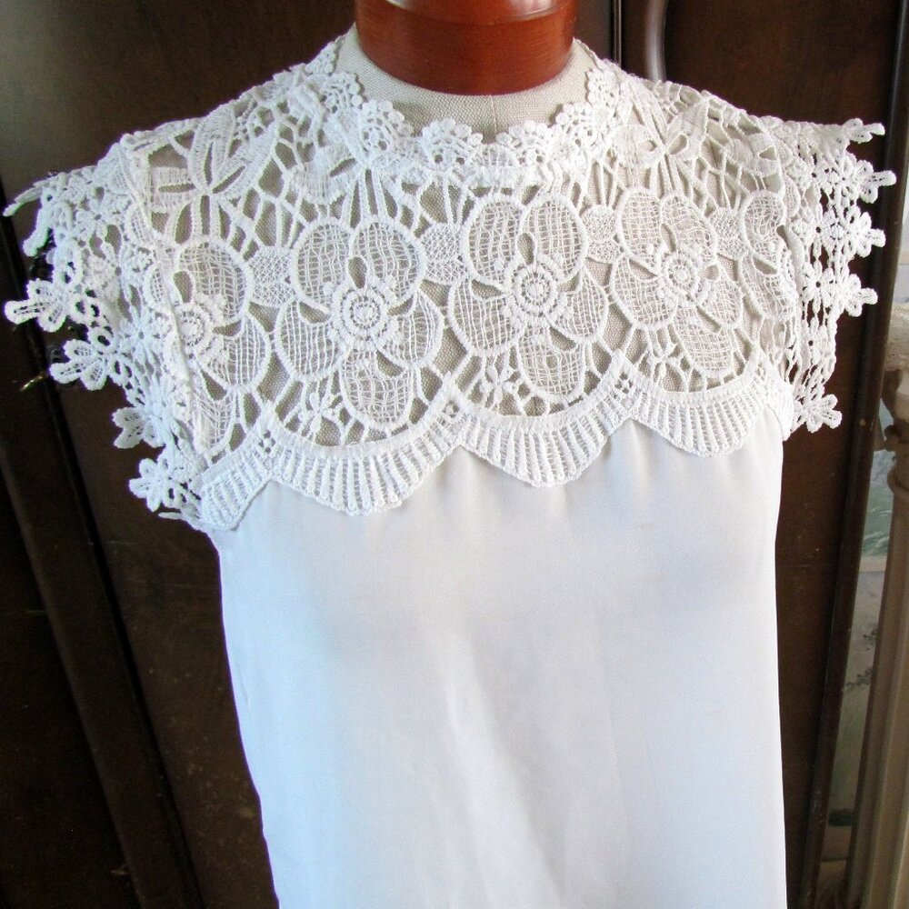 WHITE LACY SLEEVELESS BLOUSE, MEDIUM, Bust 37-38"